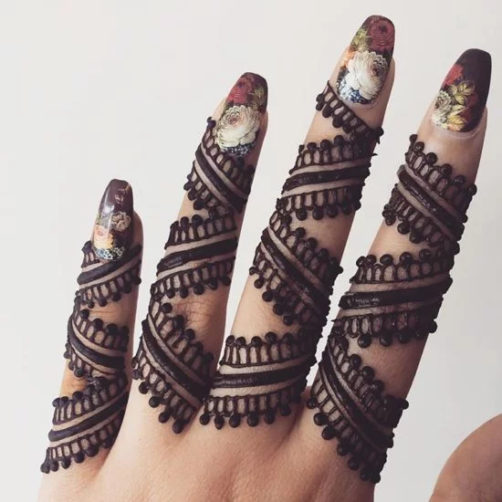 Mehndi design for fingers