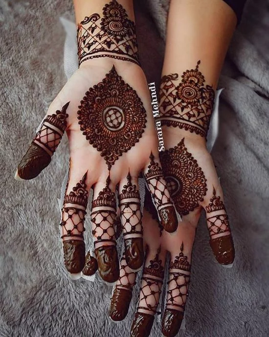 Front arabic style mehndi design