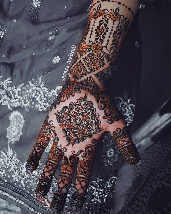 beautiful front mehndi design