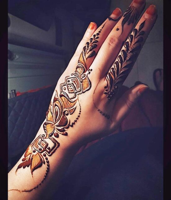 Arabic Mehndi Design for back hand