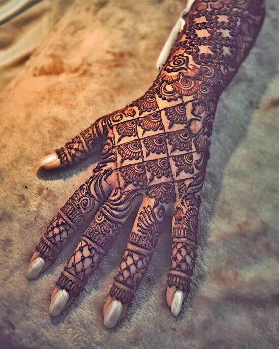 Elegant Back hand mehndi design