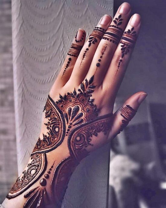 Elegant Back hand mehndi design