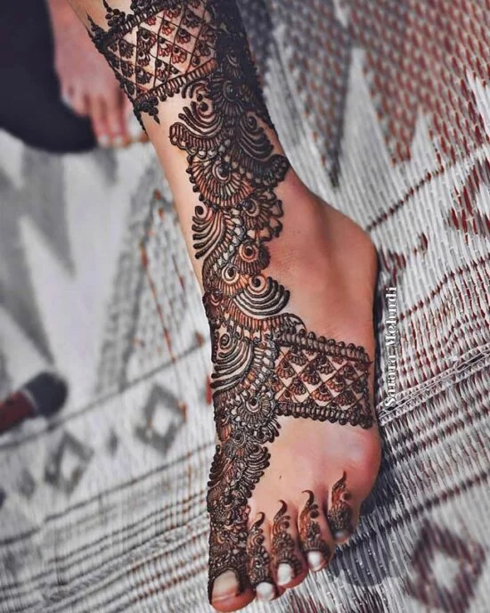 Arabic Style Feet Mehndi Design