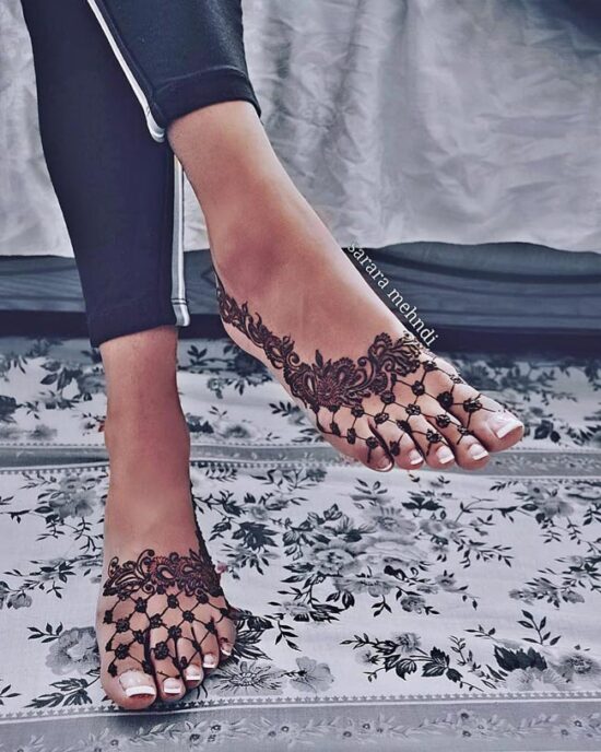 Elegant Feet mehndi design
